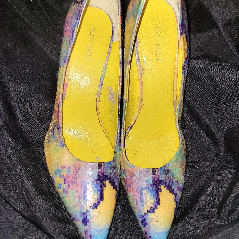 Yellow multi color yellow ske shin heels - Picture 5 of 5